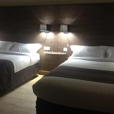 Univers Otel 2*