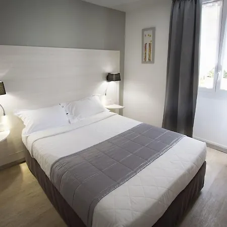 Univers Otel 2*