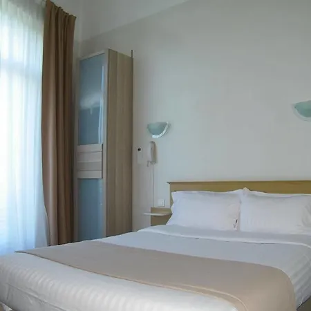 Univers Otel Carpentras